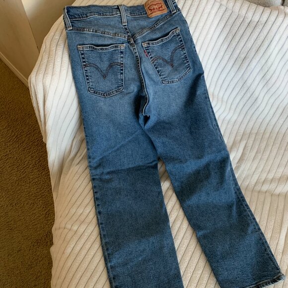 Levi's Ribcage Straight (crop/ short inseam) - Picture 3 of 8